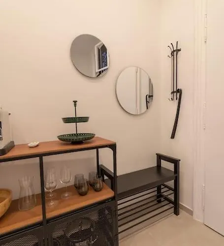 Josef's I Mini I Metro Access Apartment
