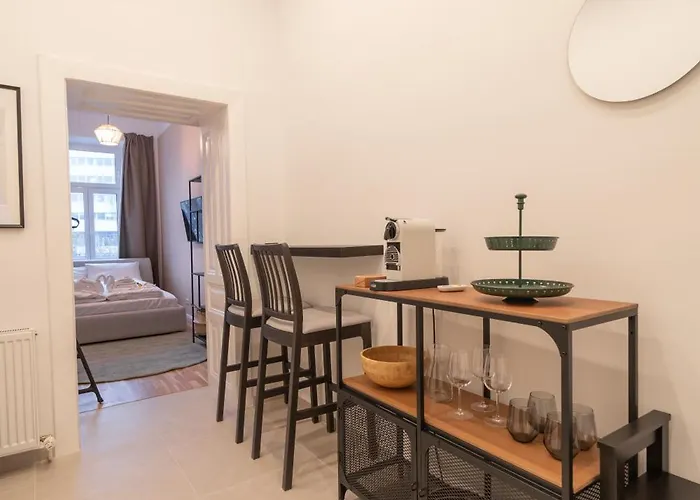Apartment Josef's I Mini I Metro Access
